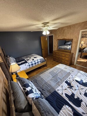 3 chambres, coffres-forts dans les chambres, bureau, Wi-Fi gratuit