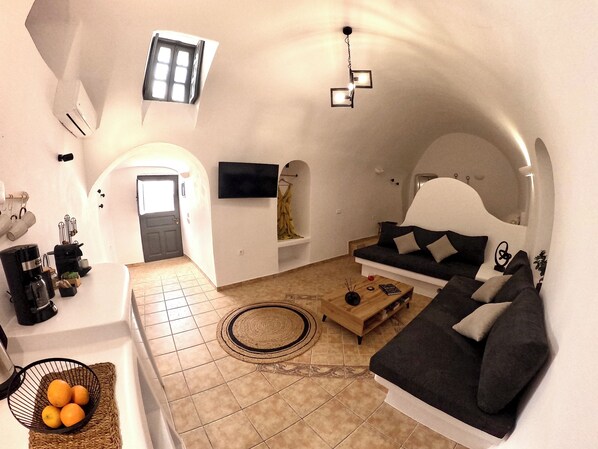 Smart TV, books - The Tefra Villa | Renovated lavish villa nestled in the heart of Santorini (Thira)