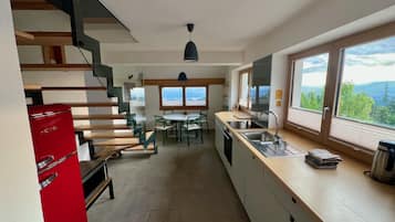 Réfrigérateur, four, plaque de cuisson, lave-vaisselle