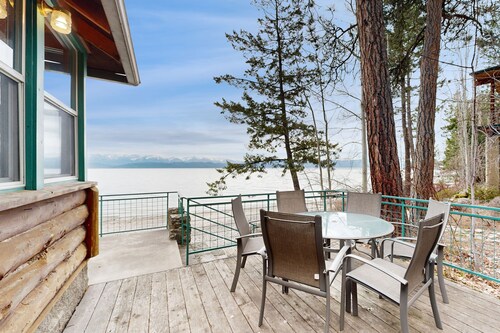 Lakefront home with amazing mountain views, wraparound deck, fireplace, & grill