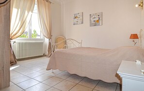 3 slaapkamers, reisbedje, gratis wifi, beddengoed