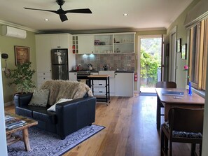 Interior - Entire Home. Wineries, Rivers, Fishing, High Country,  (Yea)