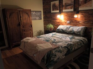 1 bedroom, free WiFi, bed sheets - Entire Home. Wineries, Rivers, Fishing, High Country,  (Yea)