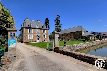 Exterior. Lodge des Vignes - Mezieres SUR Couesnon
