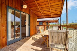 Outdoor dining - Lodge de L'etang - Mezieres SUR Couesnon (MEZIERES SUR COUESNON)