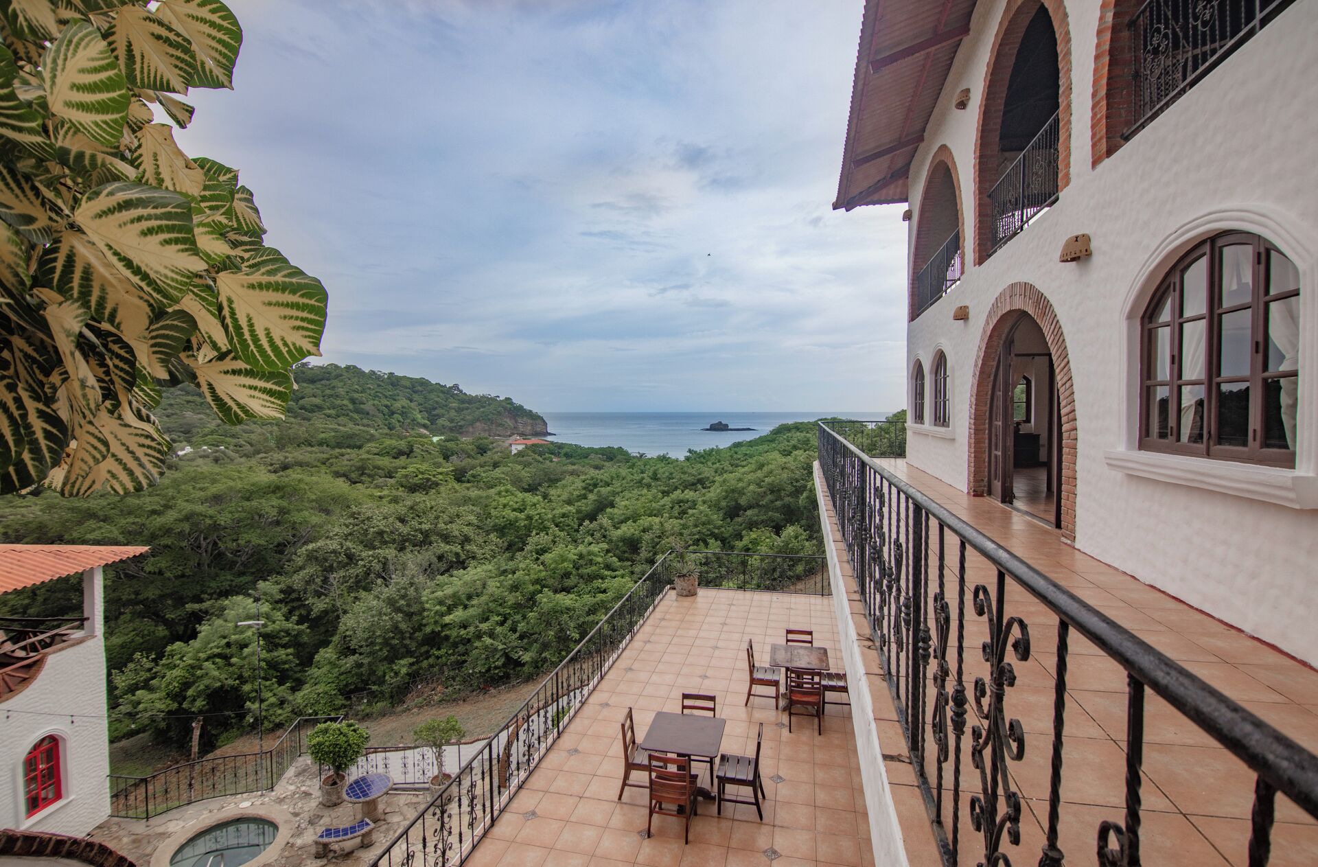 書桌、手提電腦工作空間、免費 Wi-Fi、床單