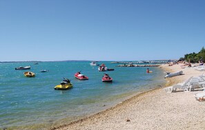 Una spiaggia nelle vicinanze