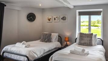 4 多间卧室、免费 WiFi、床单