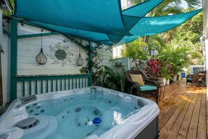 مغطس سبا خارجي