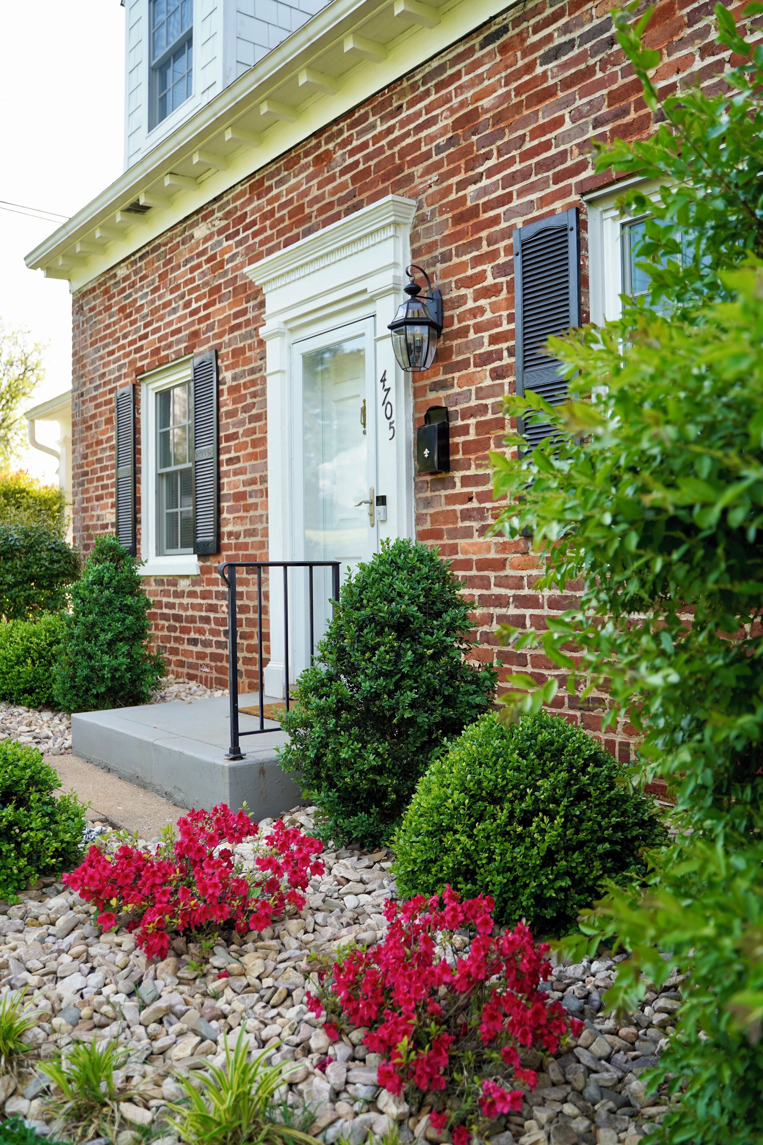 Cape Cod Charmer-3 BEDROOMS/4 BEDS/2 BATHS-Close to Liberty U/Downtown/Hiking