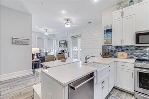 Apartment (1 Bedroom) | Interior - Flying Dolphin TC 10201 (Port Aransas)