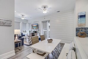 Apartment (1 Bedroom) | Interior - Flying Dolphin TC 10201 (Port Aransas)