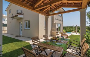 Outdoor dining - Gorgeous home in Pomer with WiFi (Pomer)