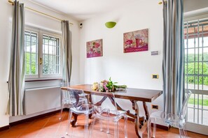 Dining - GuestHost - Beautiful apartment located in a shared villa, equipped with all the comforts to accomodate up to 4 people, including a large patio equipped to enjoy unmissable moments of relaxation. The accommodation is furnished with great taste and boasts (Perugia)