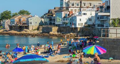 Chic Downtown Loft ☆ Private Parking ☆ Ocean View