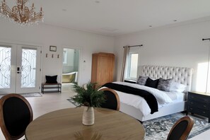 1 habitación, tabla de planchar con plancha, wifi gratis y ropa de cama 