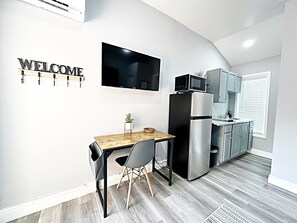 Microwave, stovetop - Private cozy studio near Airport & Beaches (Fort Lauderdale)