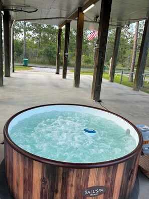 Baignoire à remous extérieure