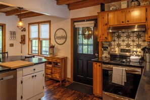 Fridge, microwave, oven, stovetop - Serendipity on the river (Suches)