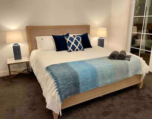 6 quartos, ferros/tábuas de passar roupa, Wi-Fi, roupa de cama