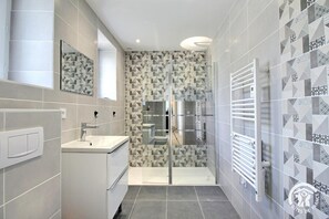 Een douche, een haardroger
