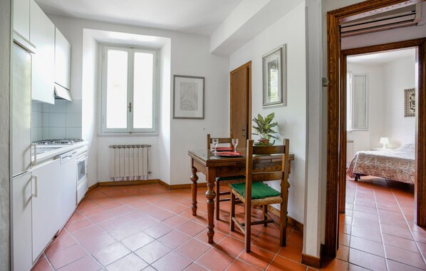 Kjøleskap, kokeplater og oppvaskmaskin