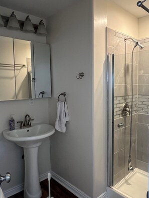 Hair dryer, towels, soap, shampoo - Quaint high valley farmhouse close to Capital Reef NP, hiking, fishing, hunting (Lyman)