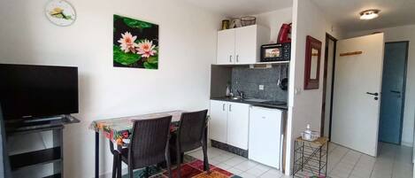 Fridge, microwave, toaster, cookware/dishes/utensils