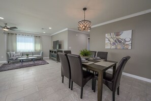 Dining - 4 BDR Modern Home in Bullhead City (Bullhead City)