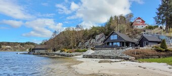 Cozy home in Sveio with house sea view