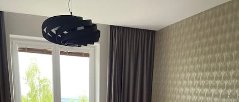 2 多间卧室、WiFi、床单