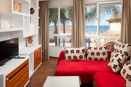 TV. Apartment 'Apartamento Bellamar' with Sea View and Air Conditioning