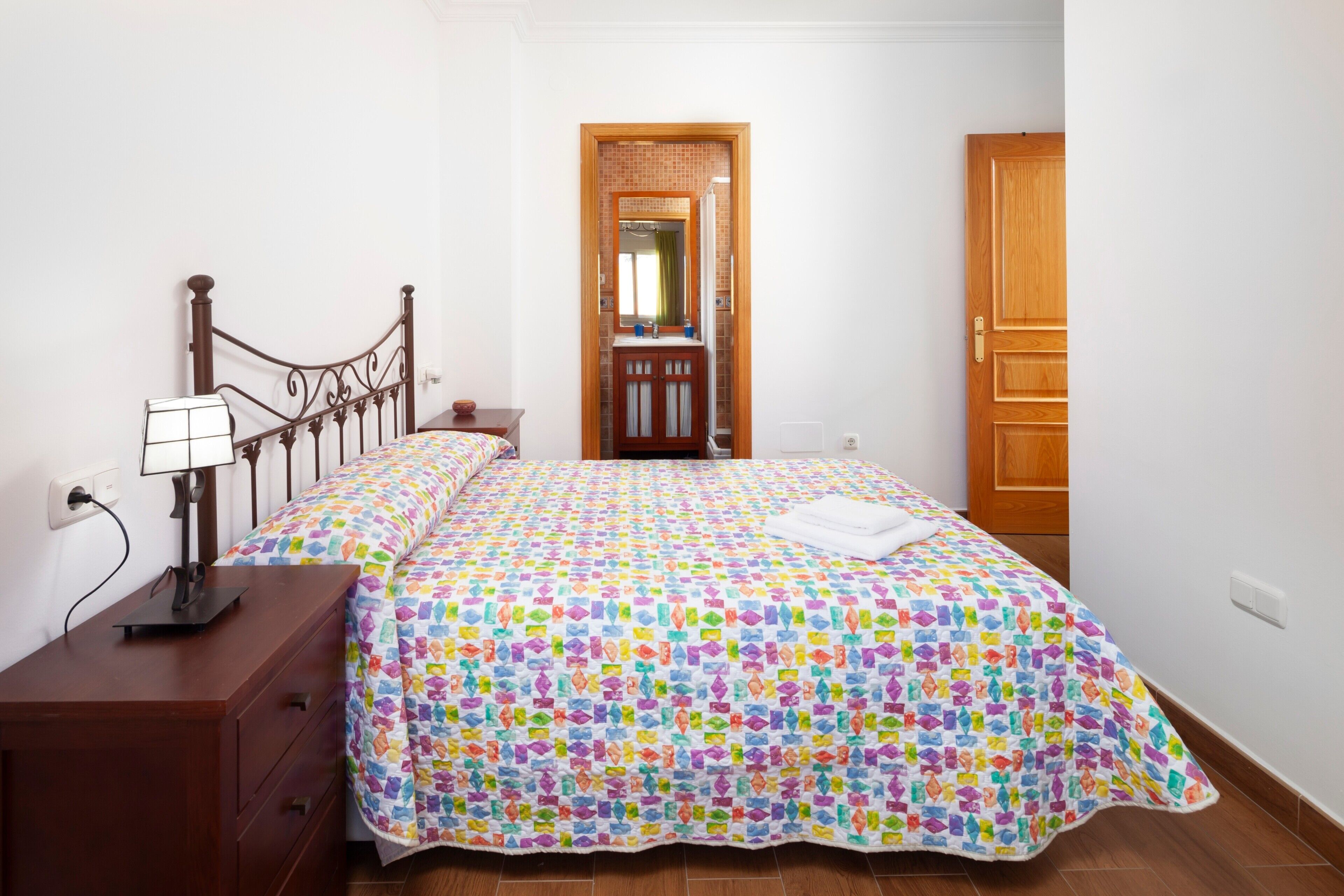 4 chambres, fer et planche à repasser, Wi-Fi gratuit, draps fournis