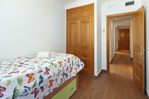 4 Schlafzimmer, Bügeleisen/Bügelbrett, kostenloses WLAN, Bettwäsche