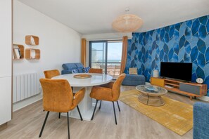 Interior - Apartment 'Vue Mer 20m De La Plage' with Private Terrace (Le Croisic)