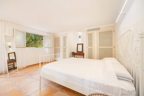 4 bedrooms, iron/ironing board, free WiFi, bed sheets - Villa 'Polina' with Mountain View, Wi-Fi and Air Conditioning (Capdepera)