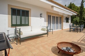 Outdoor dining - Villa 'Polina' with Mountain View, Wi-Fi and Air Conditioning (Capdepera)