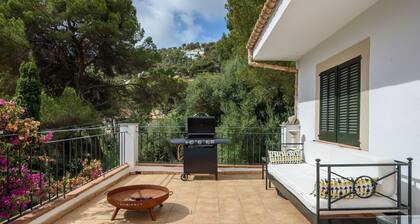 Villa 'Polina' mit Bergblick, WLAN und Klimaanlage