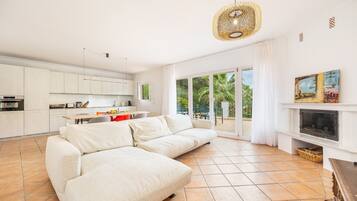 Télévision, cheminée