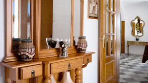 A wooden dresser with a mirror, two vases, and a glass. - Holiday Home 'Villa Carmen' with Private Pool, Private Terrace and Wi-Fi (Conil)