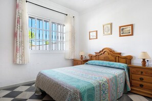 3 bedrooms, iron/ironing board, free WiFi, bed sheets - Holiday Home 'Villa Carmen' with Private Pool, Private Terrace and Wi-Fi (Conil)