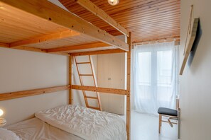 3 bedrooms, iron/ironing board, free WiFi - Holiday Home 'Maison De Vacances Familiale' with Private Terrace and Wi-Fi (Les Sables-d'Olonne)