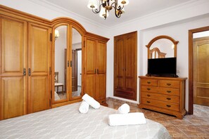 1 bedroom, iron/ironing board, free WiFi, bed sheets