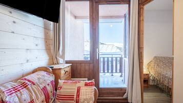 1 bedroom, iron/ironing board