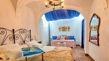 5 bedrooms, free WiFi, bed sheets