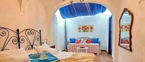 5 bedrooms, free WiFi, bed sheets