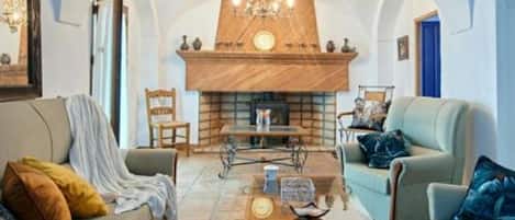 Televisión y chimenea