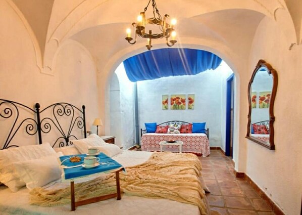 5 bedrooms, free WiFi, bed sheets - Holiday Home 'El Retiro Vivienda Rural' with Private Pool, Private Terrace and Wi-Fi (Villanueva del Rey)