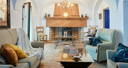 Holiday Home 'El Retiro Vivienda Rural' with Private Pool, Private Terrace and Wi-Fi