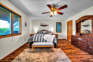 2 bedrooms, desk, free WiFi, bed sheets